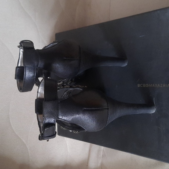 BCBG Max Azria Embellished Heels - Size 8.5 - Picture 4 of 5